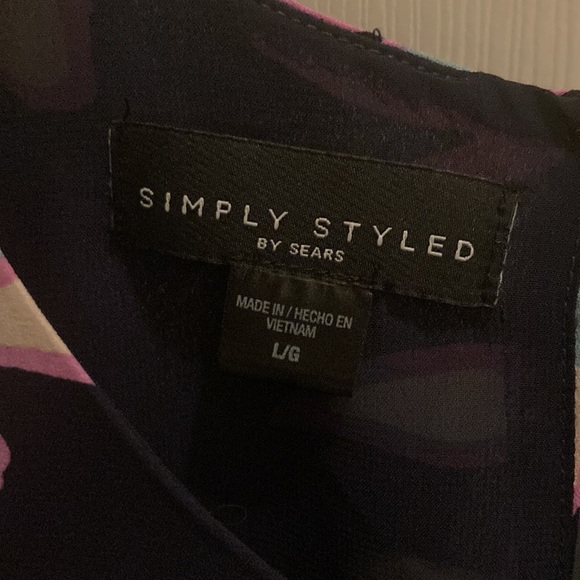 Simply Styled by Sears Large Sleeveless Blouse - Picture 3 of 6